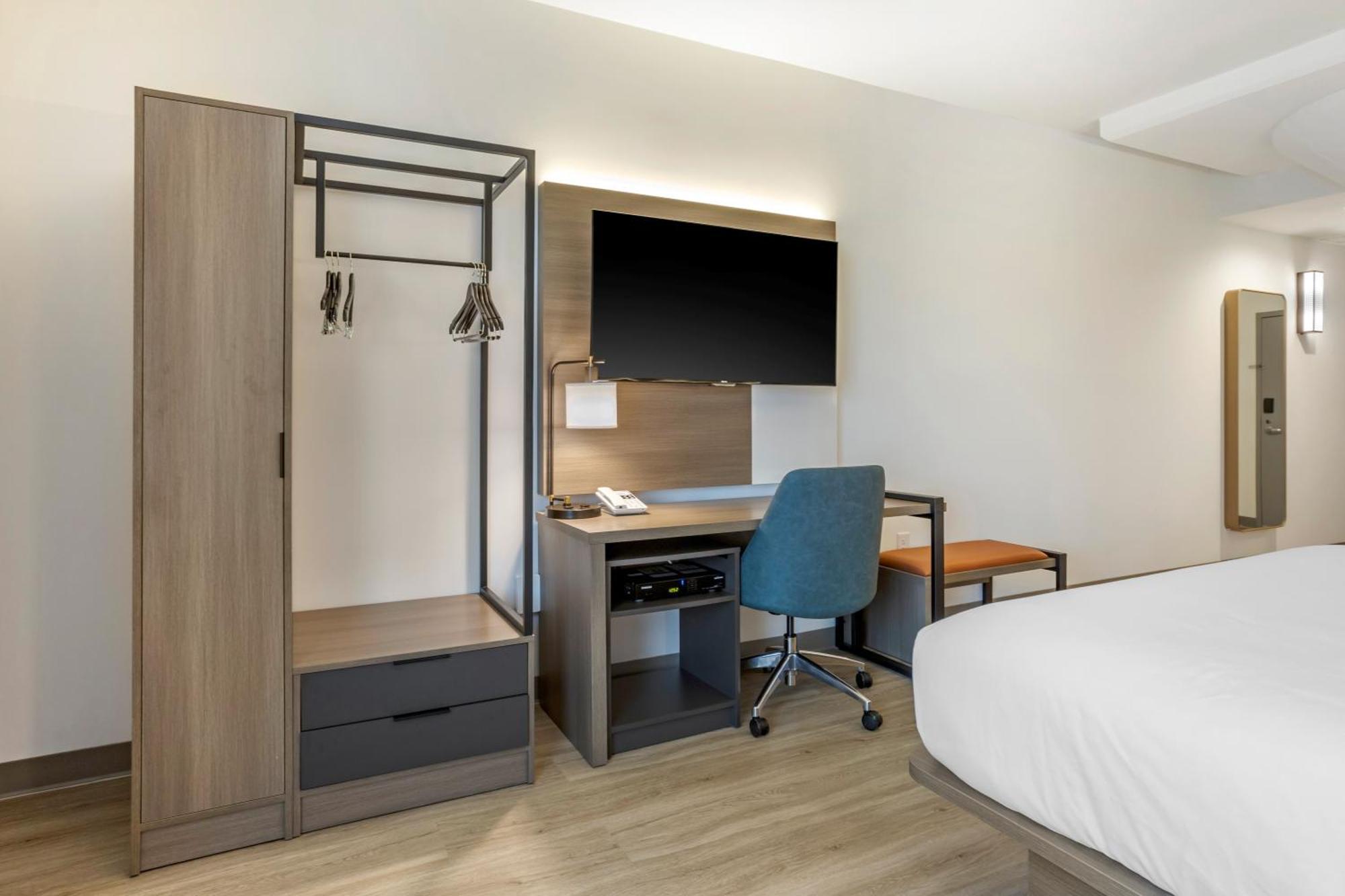 Comfort Inn & Suites Newark Liberty International Airport Eksteriør billede