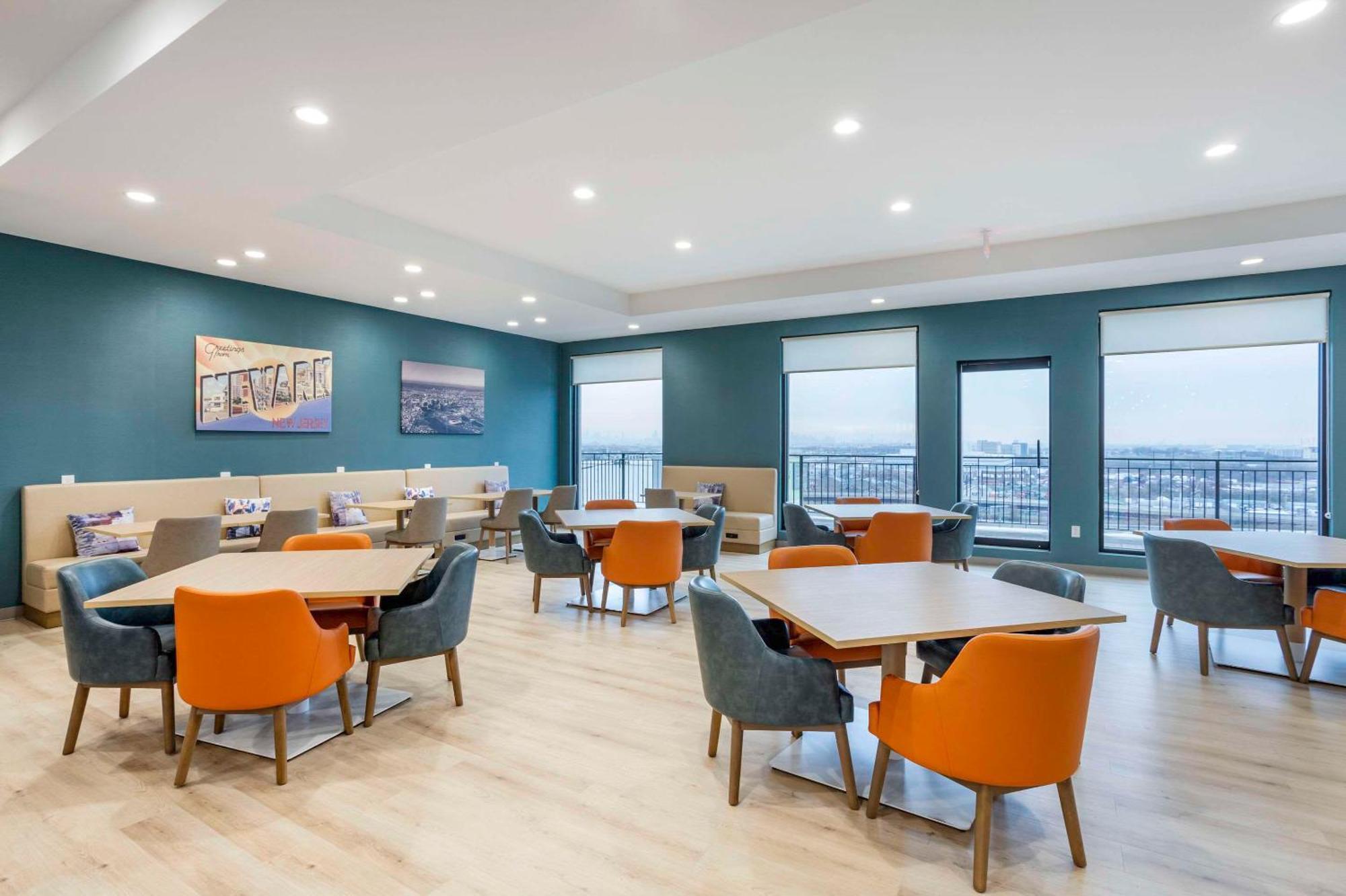 Comfort Inn & Suites Newark Liberty International Airport Eksteriør billede