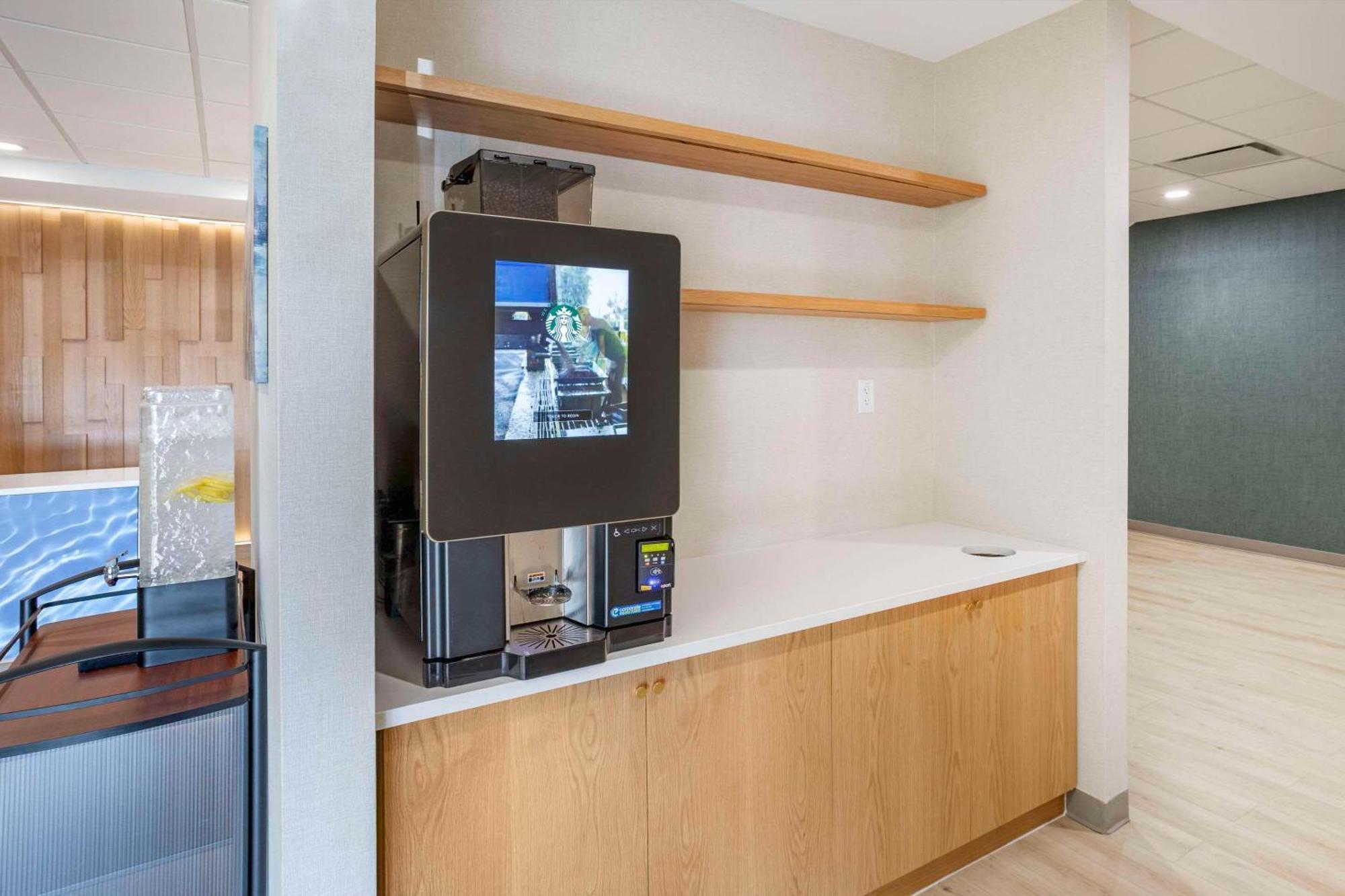 Comfort Inn & Suites Newark Liberty International Airport Eksteriør billede