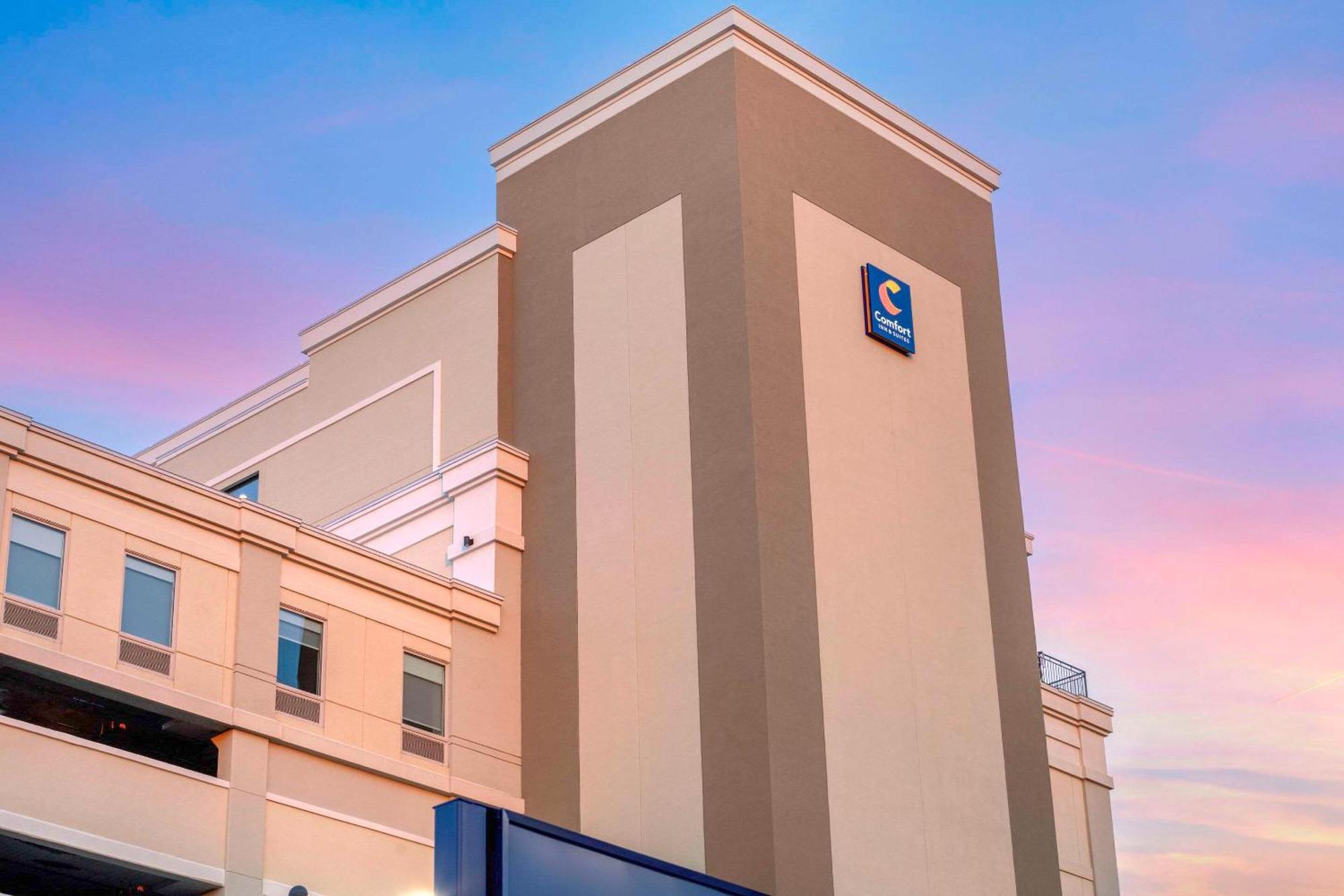 Comfort Inn & Suites Newark Liberty International Airport Eksteriør billede