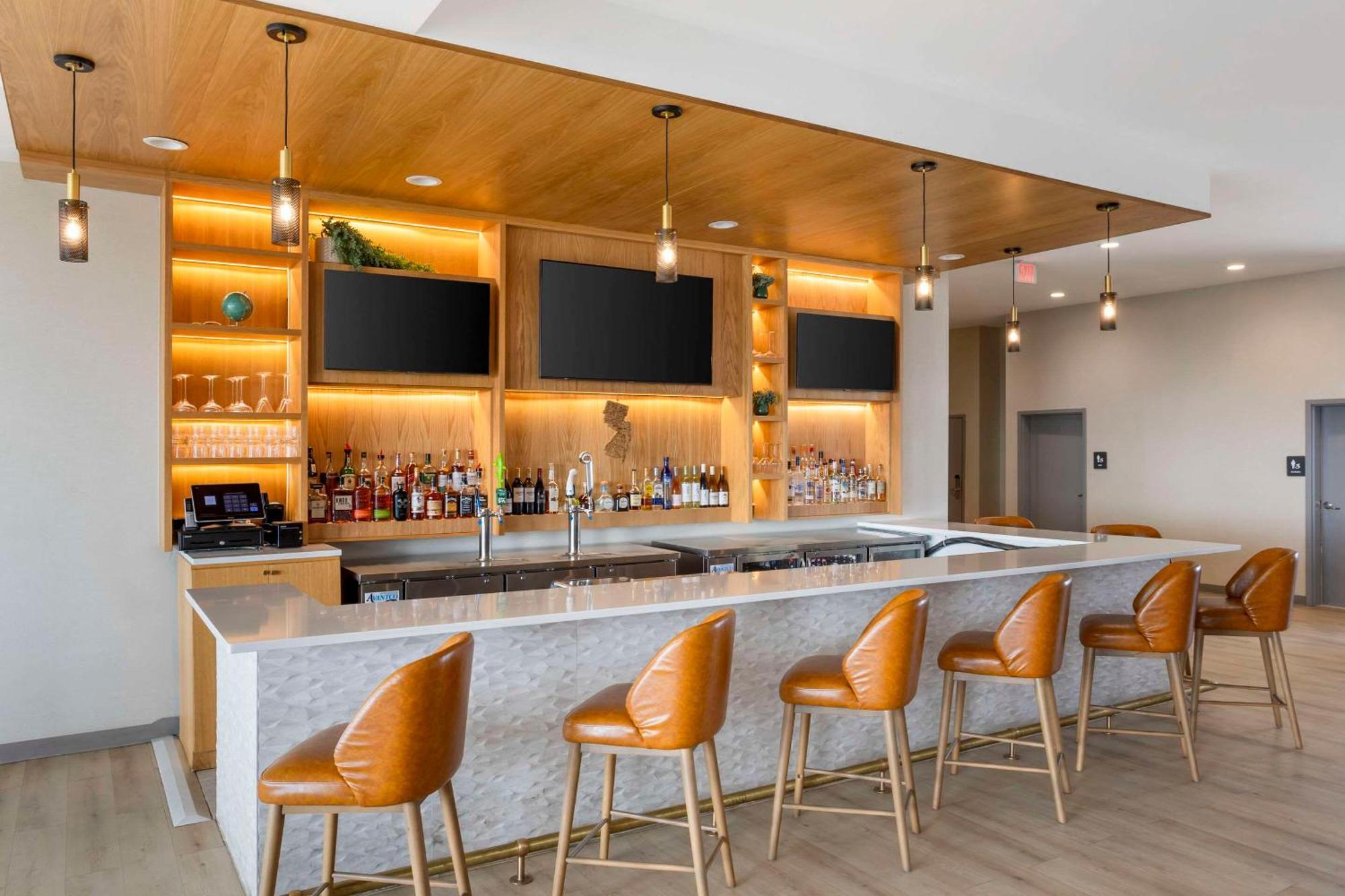 Comfort Inn & Suites Newark Liberty International Airport Eksteriør billede