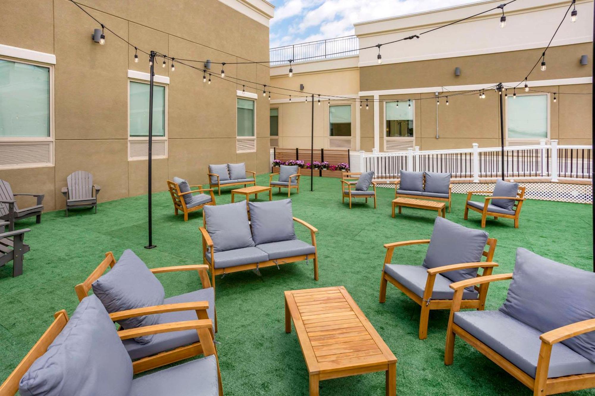 Comfort Inn & Suites Newark Liberty International Airport Eksteriør billede